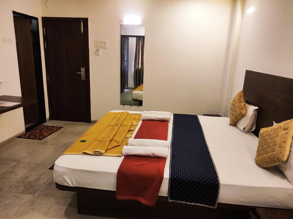Hotel Manasi Inn Satara Exterior photo