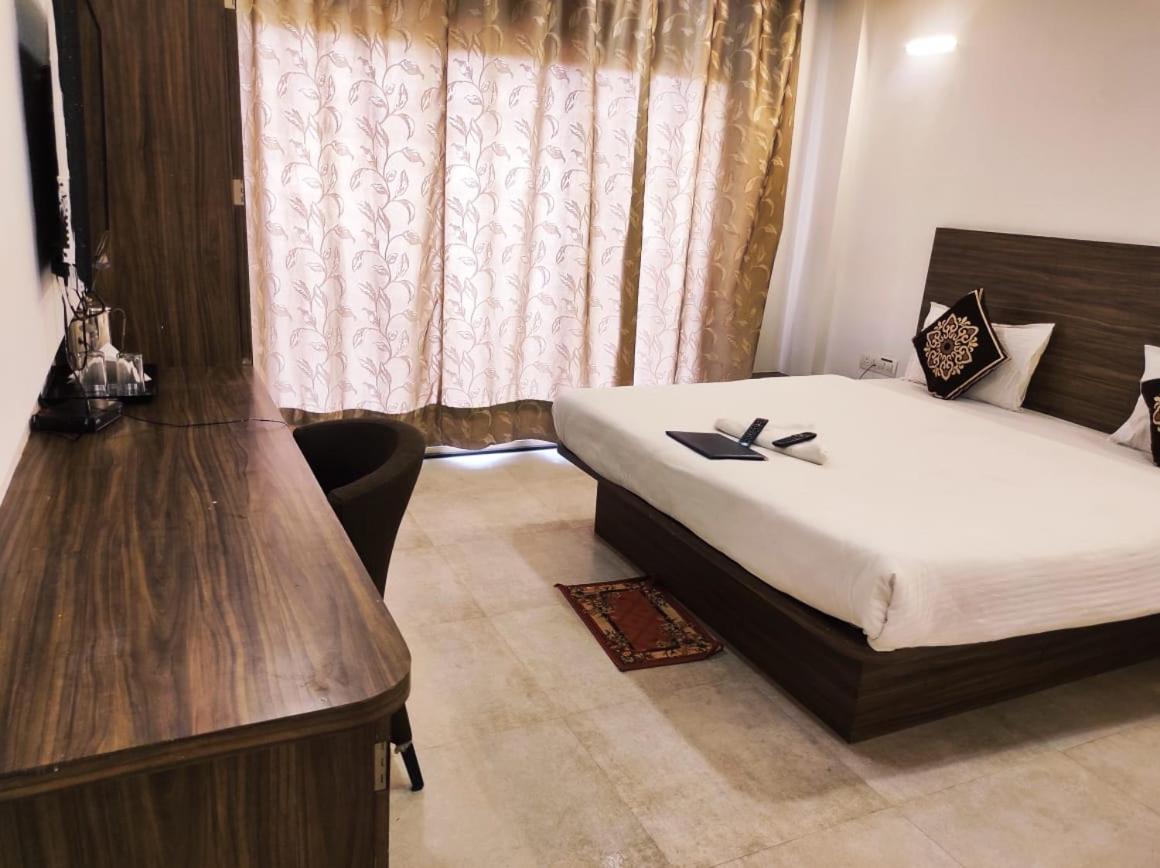 Hotel Manasi Inn Satara Exterior photo