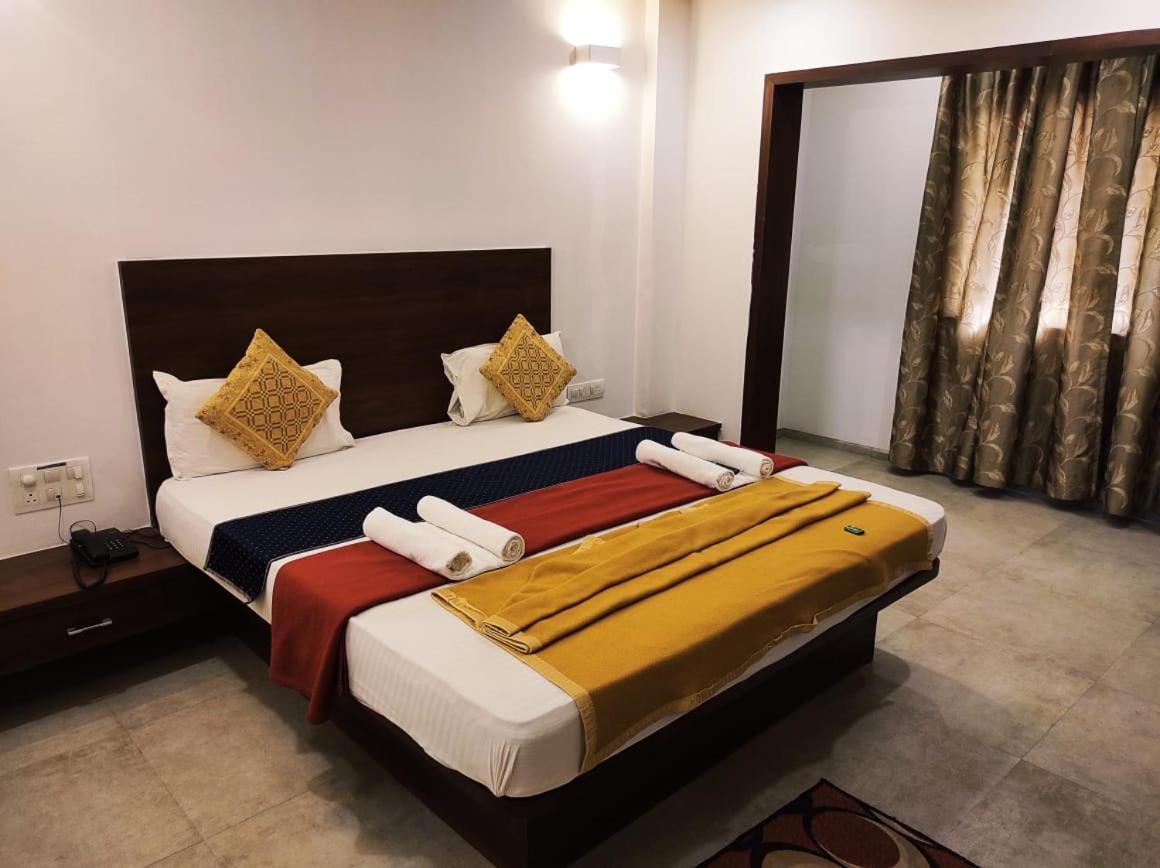 Hotel Manasi Inn Satara Exterior photo