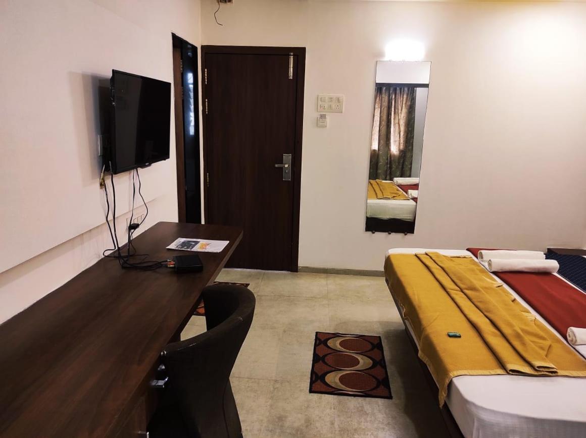 Hotel Manasi Inn Satara Exterior photo