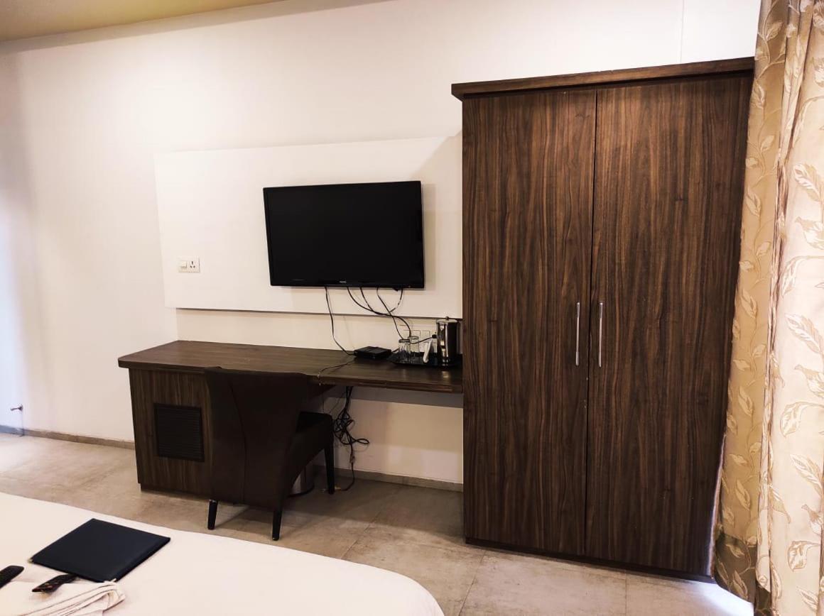 Hotel Manasi Inn Satara Exterior photo