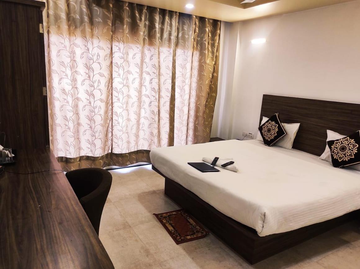 Hotel Manasi Inn Satara Exterior photo